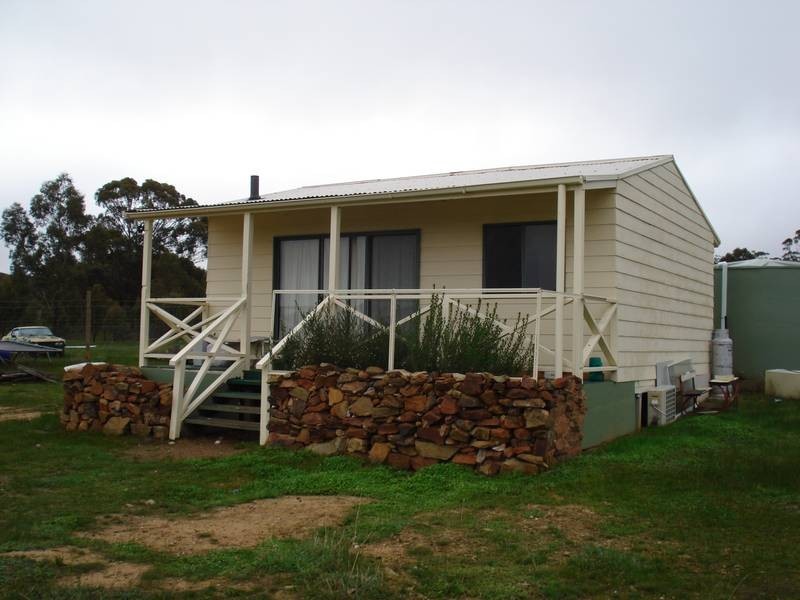 4 WAANYARRA ROAD, Waanyarra VIC 3551