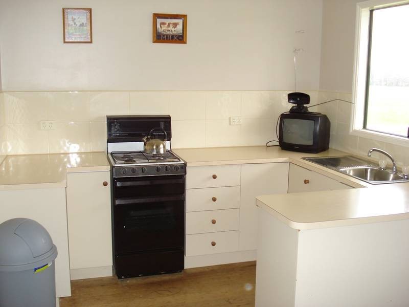 4 WAANYARRA ROAD, Waanyarra VIC 3551