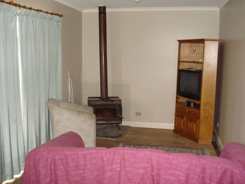 4 WAANYARRA ROAD, Waanyarra VIC 3551