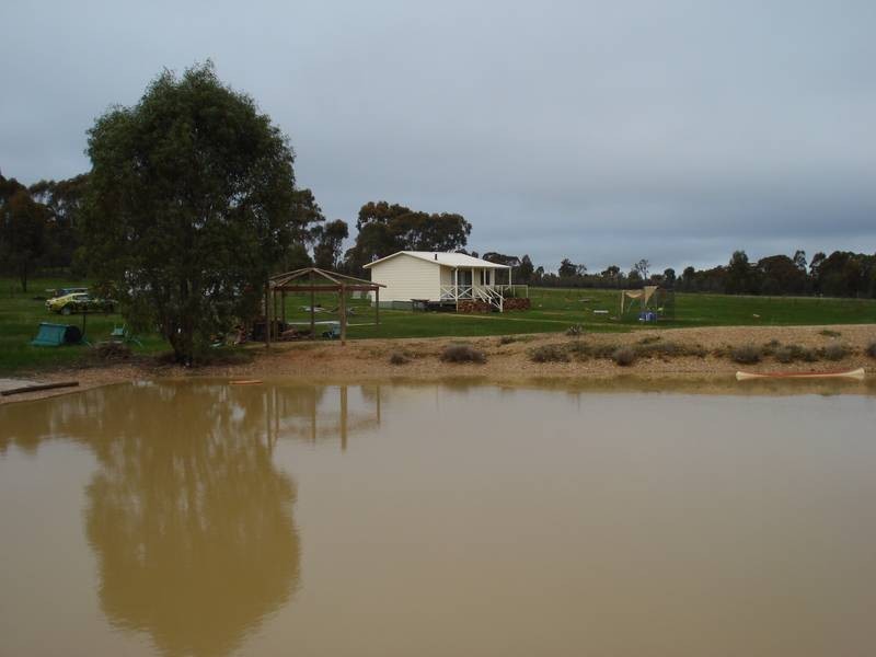 4 WAANYARRA ROAD, Waanyarra VIC 3551