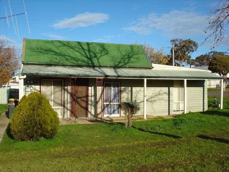 8 RAGLAN STREET, Maryborough VIC 3465