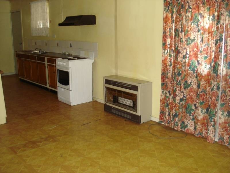 8 RAGLAN STREET, Maryborough VIC 3465