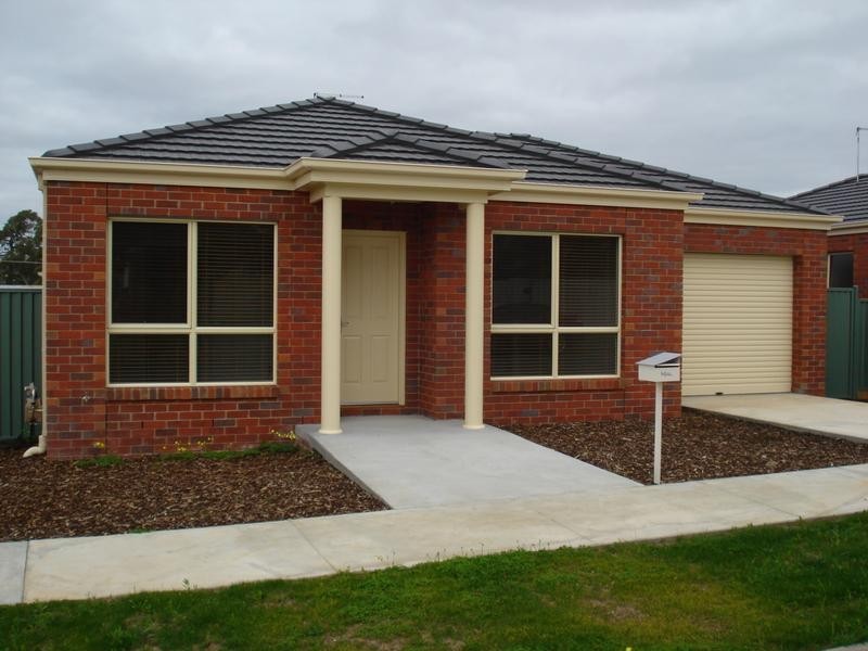 8 SYDNEY AVENUE, Maryborough VIC 3465