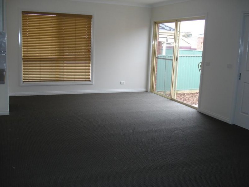 8 SYDNEY AVENUE, Maryborough VIC 3465