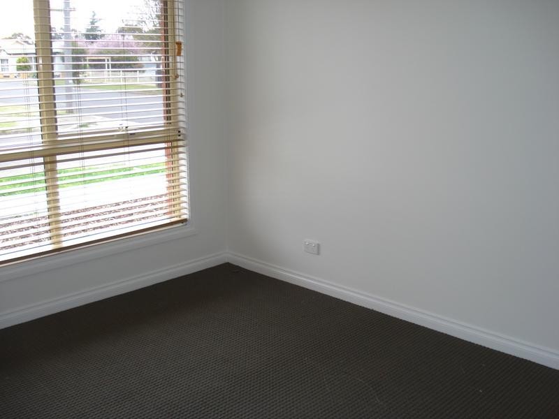 8 SYDNEY AVENUE, Maryborough VIC 3465