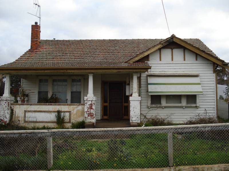 27 NEWTON STREET, Maryborough VIC 3465