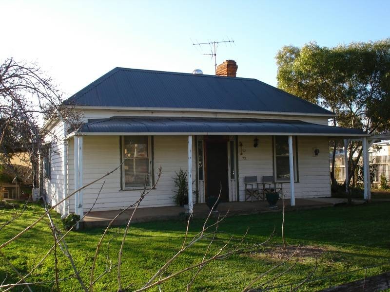 32 THOMPSON STREET, Dunolly VIC 3472