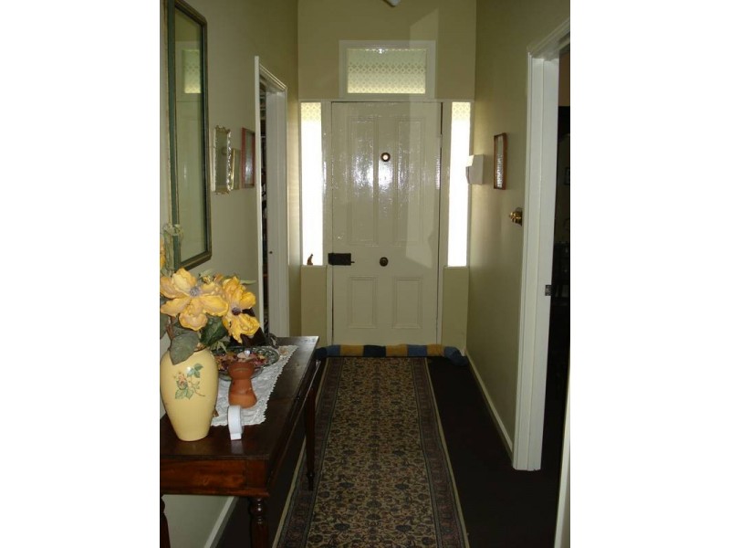 32 THOMPSON STREET, Dunolly VIC 3472