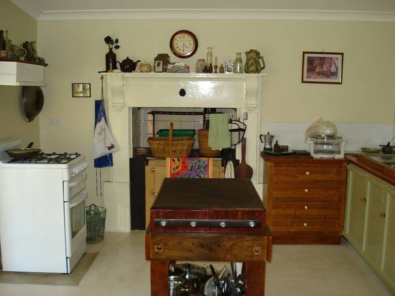 32 THOMPSON STREET, Dunolly VIC 3472