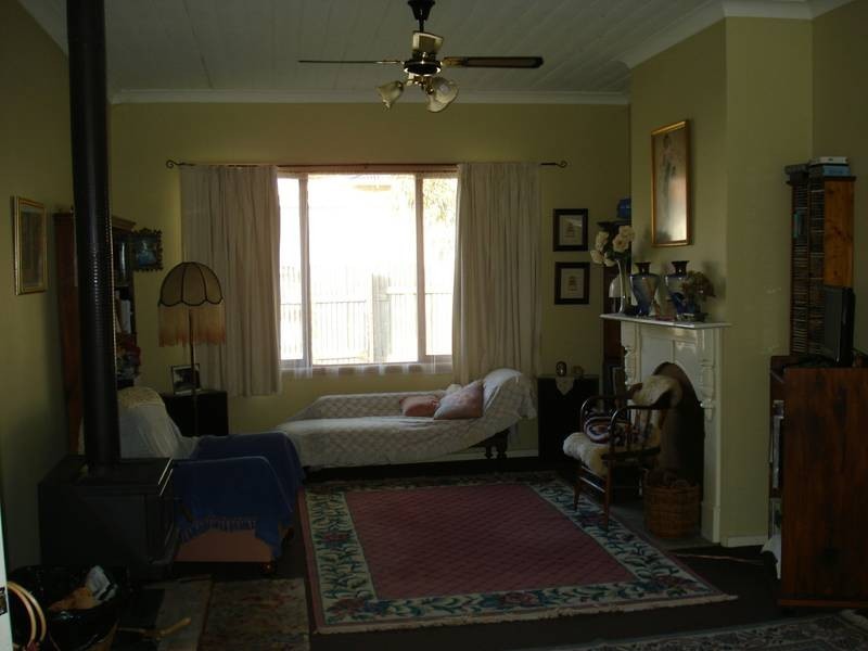 32 THOMPSON STREET, Dunolly VIC 3472