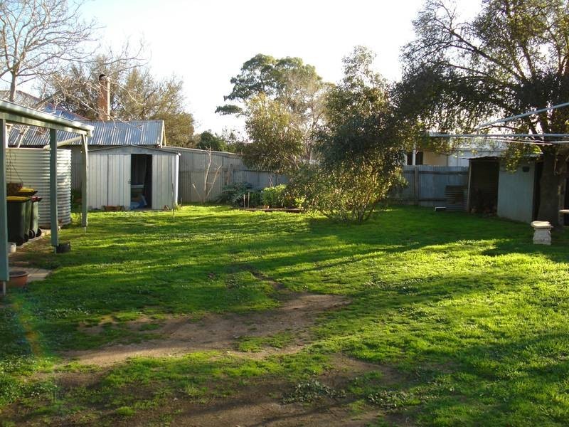 32 THOMPSON STREET, Dunolly VIC 3472