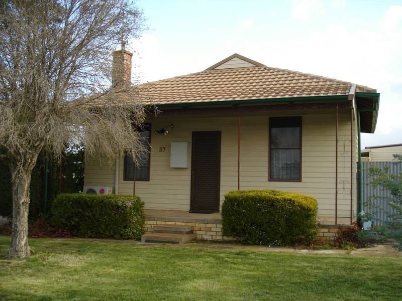 37 PEEL STREET, Maryborough VIC 3465
