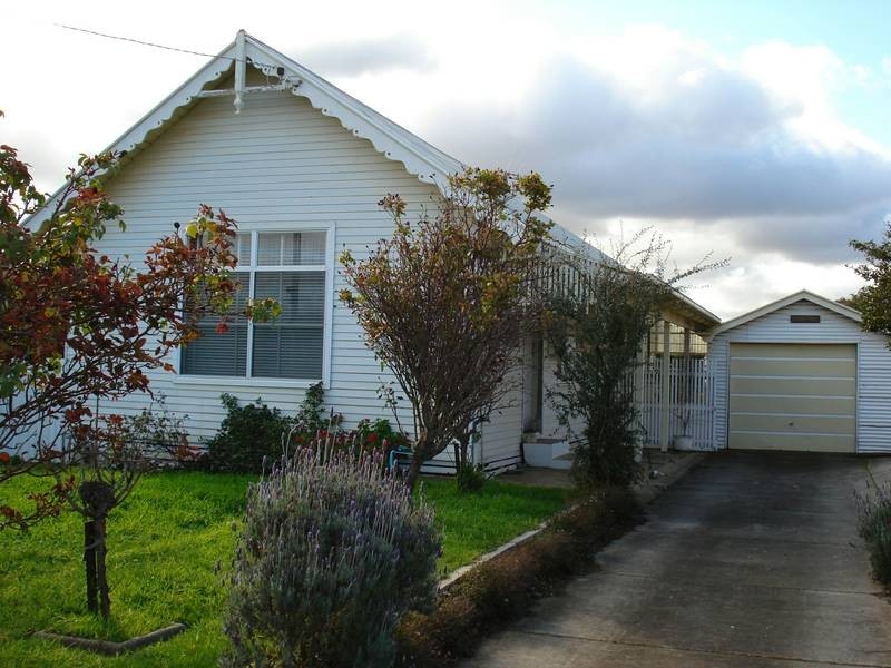 10 NIGHTINGALE STREET, Maryborough VIC 3465