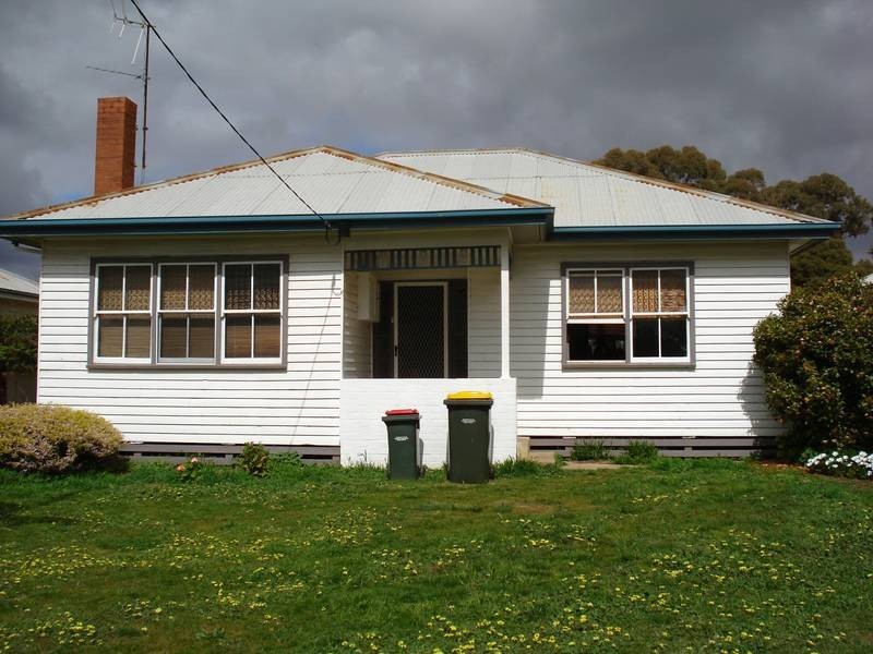 11 LAIDMAN STREET, Maryborough VIC 3465