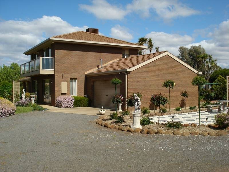 5 BARINGHUP ROAD, Carisbrook VIC 3464