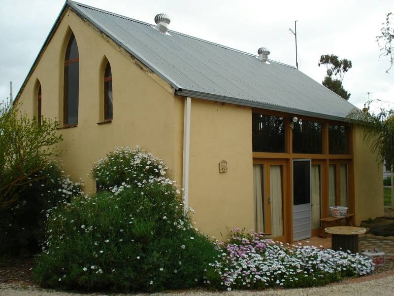 16 McNEIL STREET, Carisbrook VIC 3464