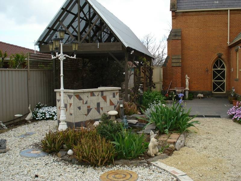 16 McNEIL STREET, Carisbrook VIC 3464