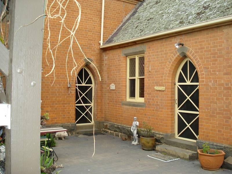 16 McNEIL STREET, Carisbrook VIC 3464