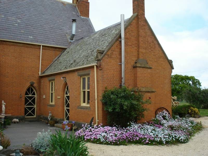 16 McNEIL STREET, Carisbrook VIC 3464