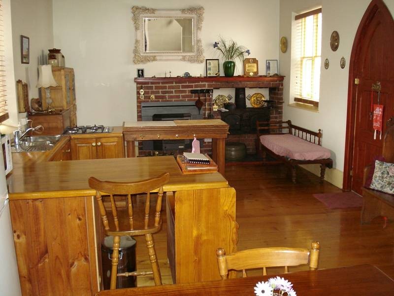 16 McNEIL STREET, Carisbrook VIC 3464