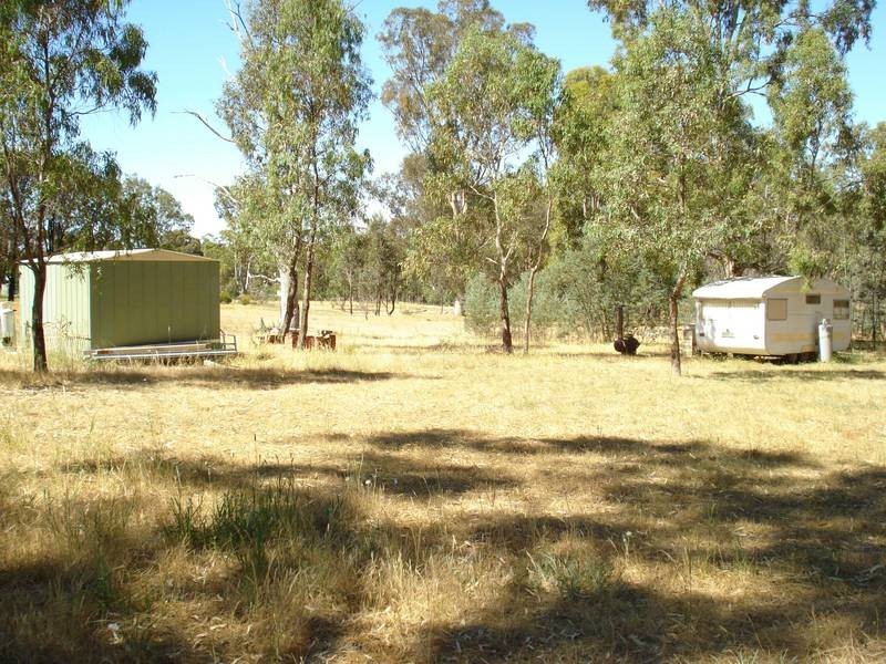 - PERRY ROAD, Redbank VIC 3478