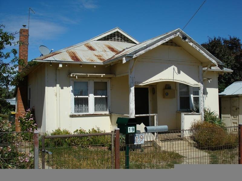 19 HILTON STREET, Maryborough VIC 3465
