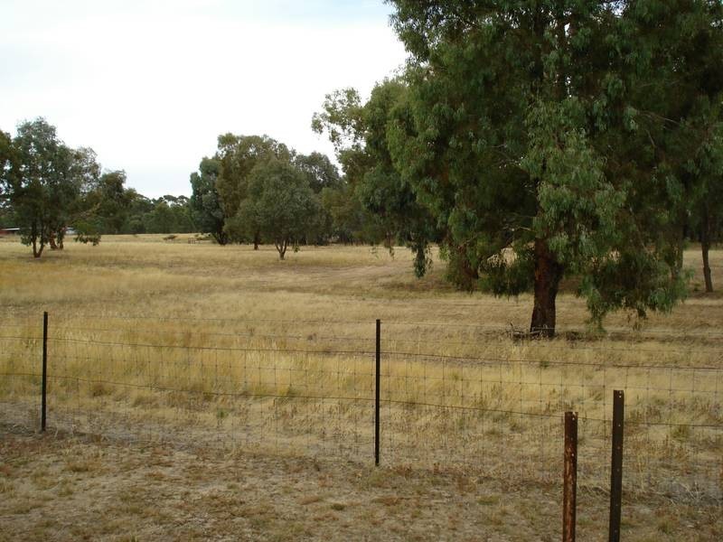 13 PIMMS ROAD, Redbank VIC 3478