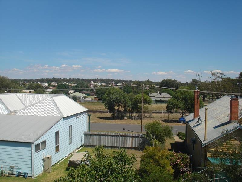 2 TAYLOR STREET, Maryborough VIC 3465