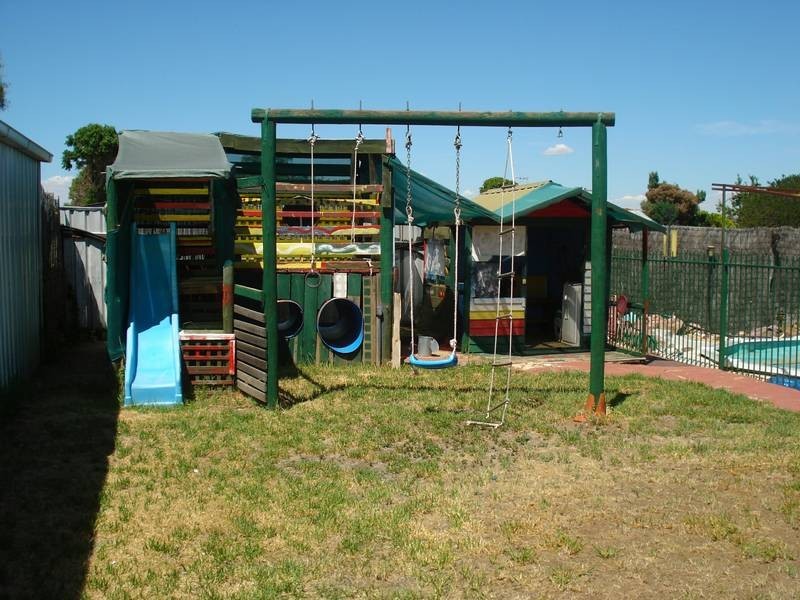 2 TAYLOR STREET, Maryborough VIC 3465