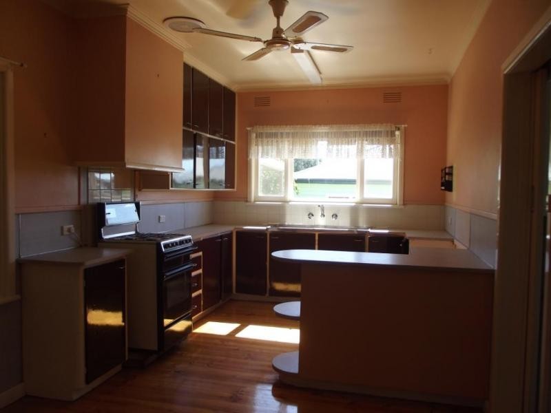 12 Barr Street, Maryborough VIC 3465