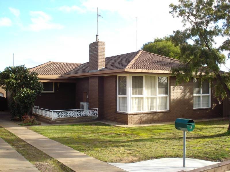 18 BARR STREET, Maryborough VIC 3465