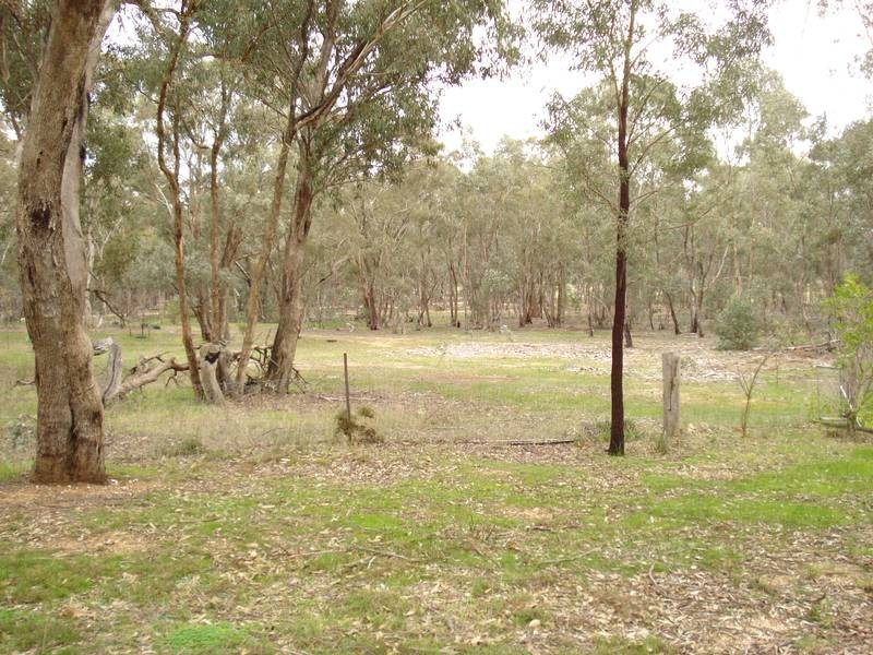 90 NICHOLLS ROAD, Daisy Hill VIC 3465