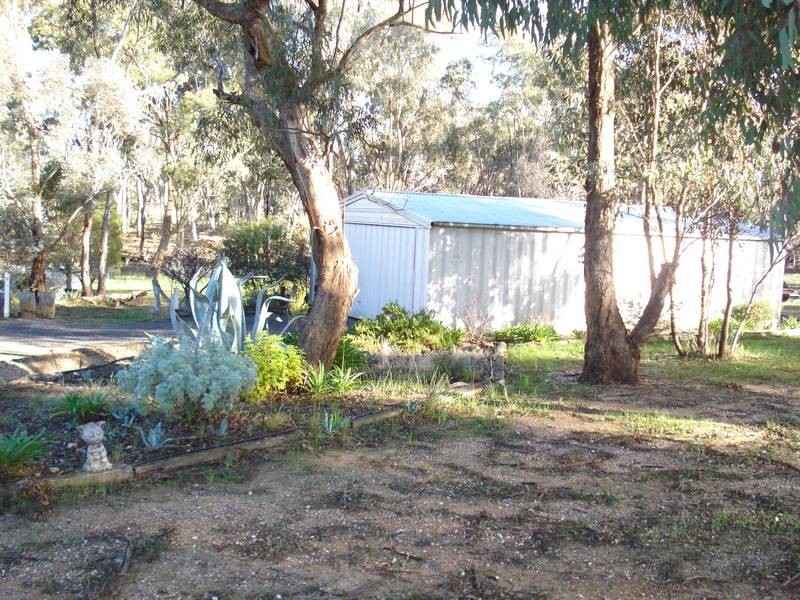 90 NICHOLLS ROAD, Daisy Hill VIC 3465