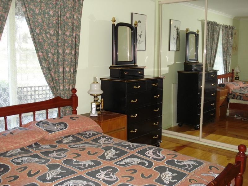 90 NICHOLLS ROAD, Daisy Hill VIC 3465