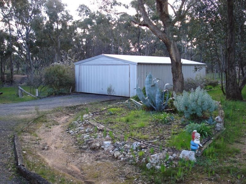 90 NICHOLLS ROAD, Daisy Hill VIC 3465