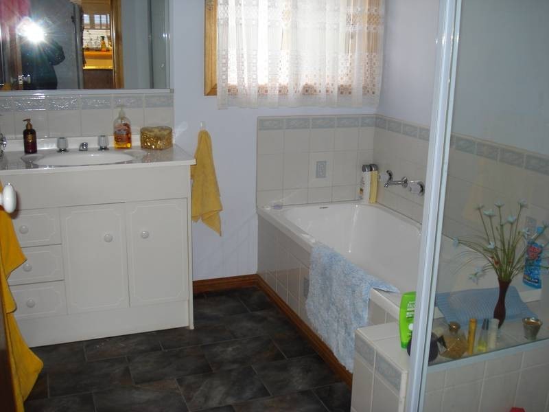 11 Rowles Drive, Maryborough VIC 3465