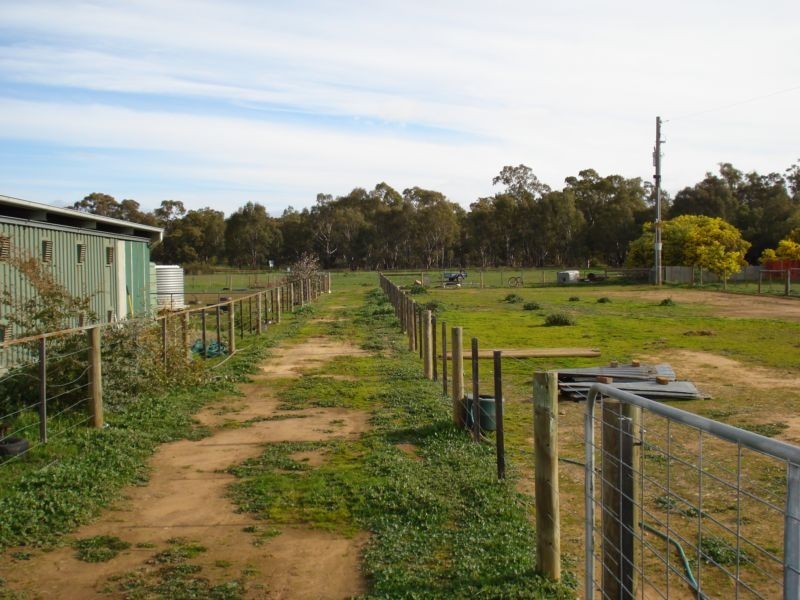 54 MIDDLE ROAD, Bromley VIC 3472