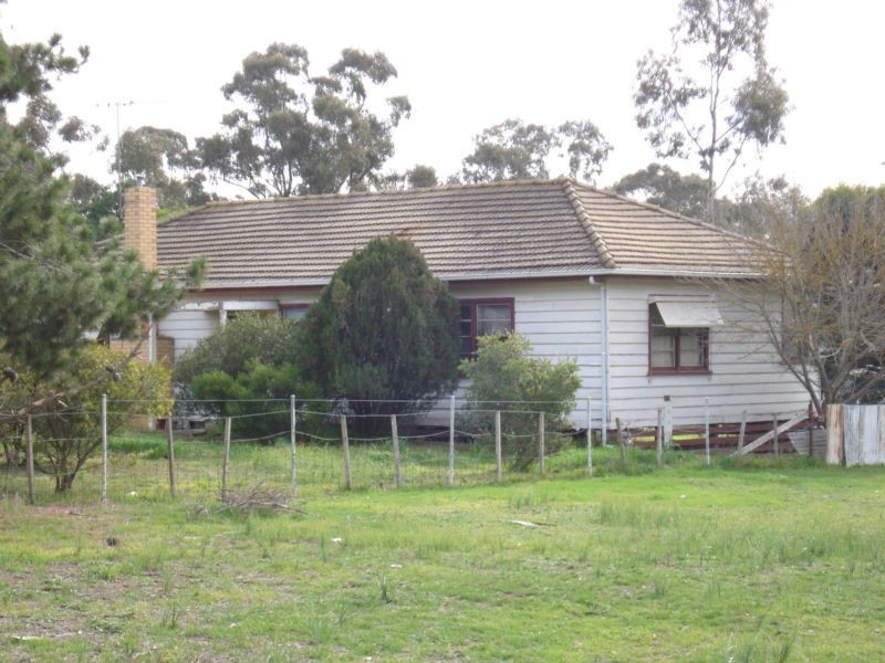 8 BRICK KILN ROAD, Flagstaff VIC 3465