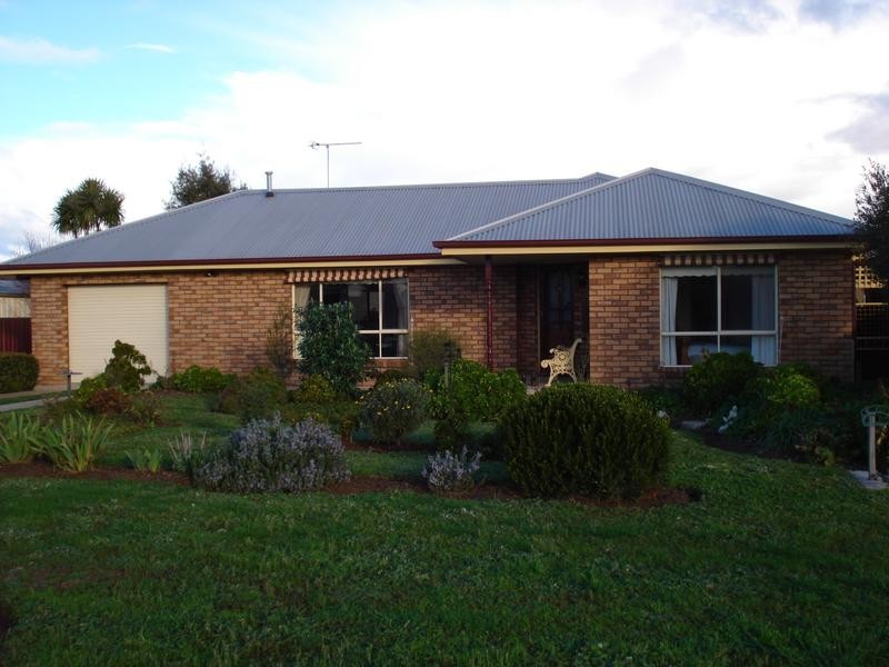 22 HALLS STREET, Carisbrook VIC 3464