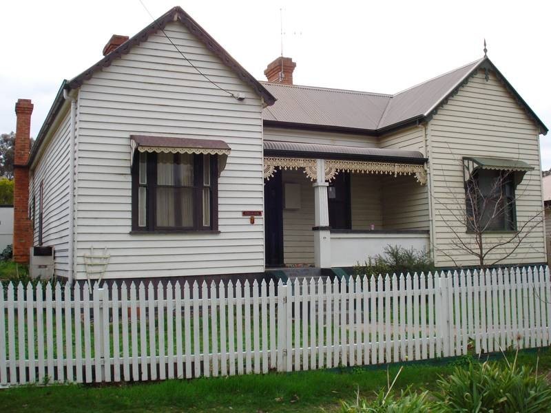 7 CLARENDON STREET, Maryborough VIC 3465