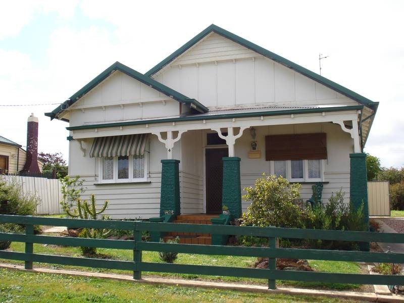 4 OUTTRIM STREET, Maryborough VIC 3465