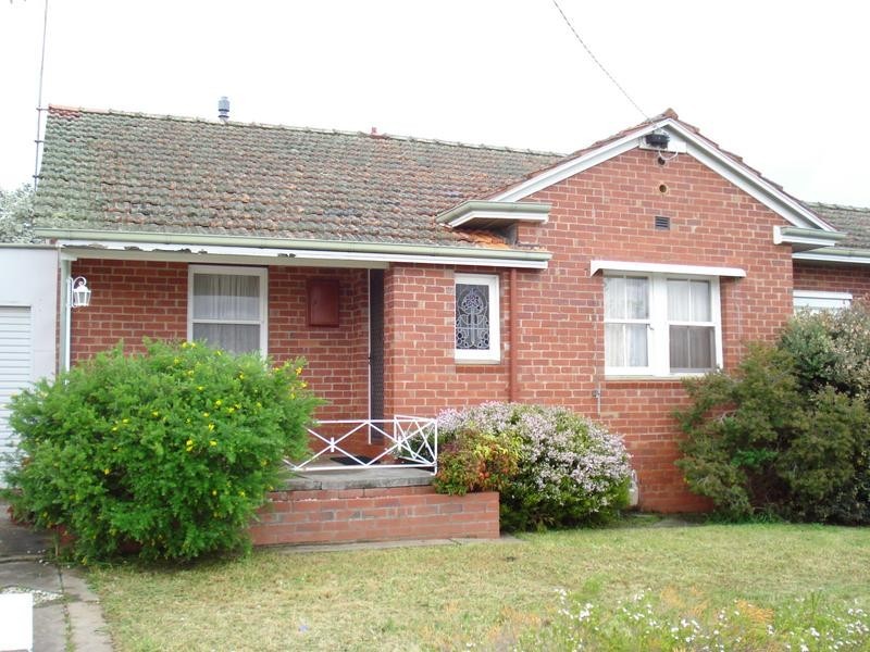 9 FROST AVENUE, Maryborough VIC 3465