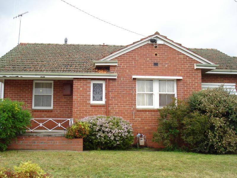 9 FROST AVENUE, Maryborough VIC 3465