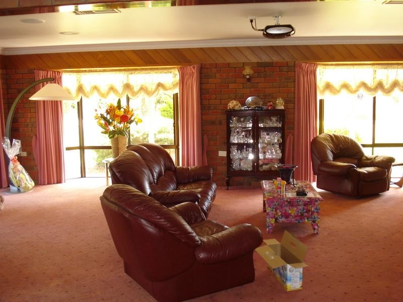 25 ROWLES DRIVE, Maryborough VIC 3465