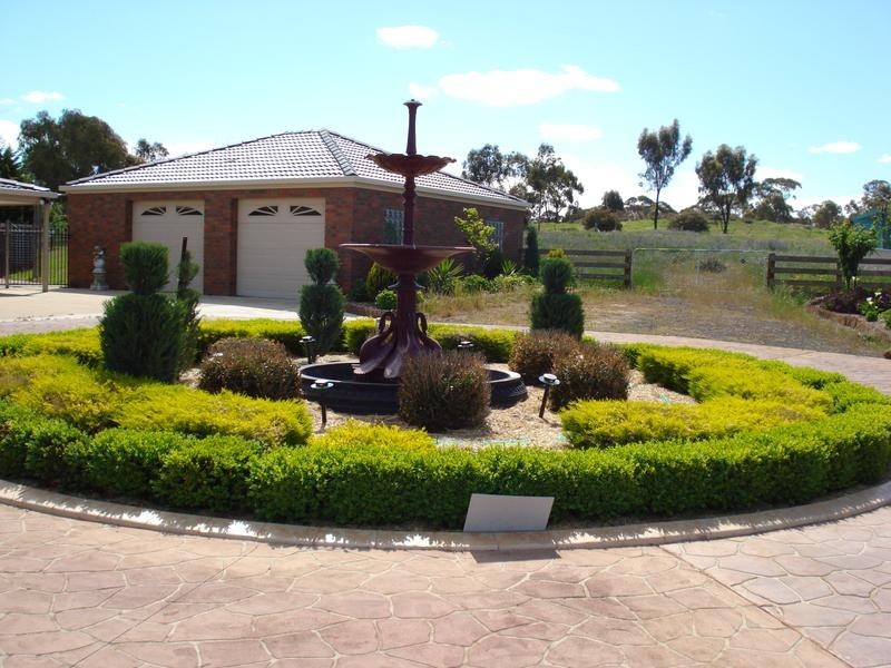 25 ROWLES DRIVE, Maryborough VIC 3465