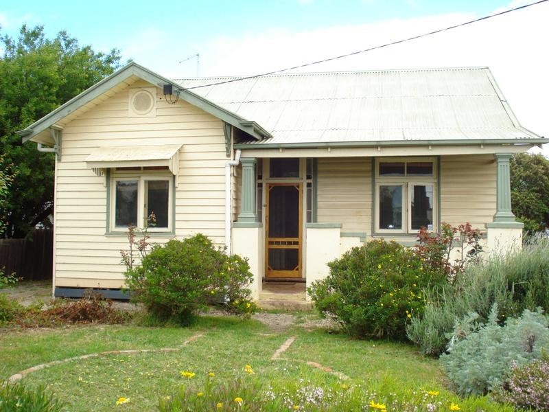 39 NAPIER STREET, Maryborough VIC 3465
