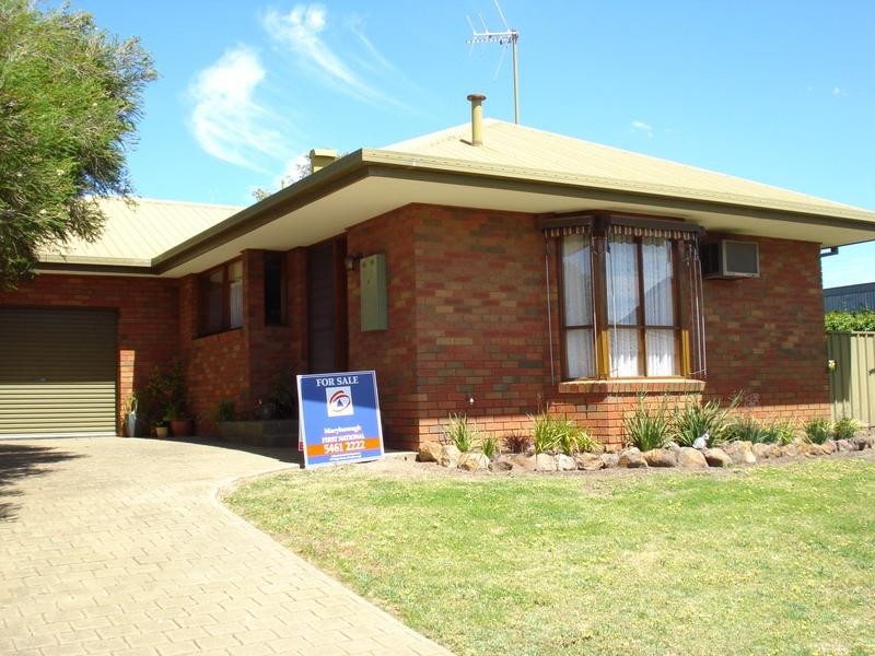 2/8 NAPIER STREET, Maryborough VIC 3465