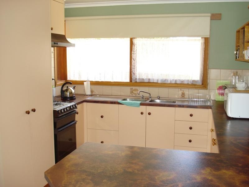 2/8 NAPIER STREET, Maryborough VIC 3465