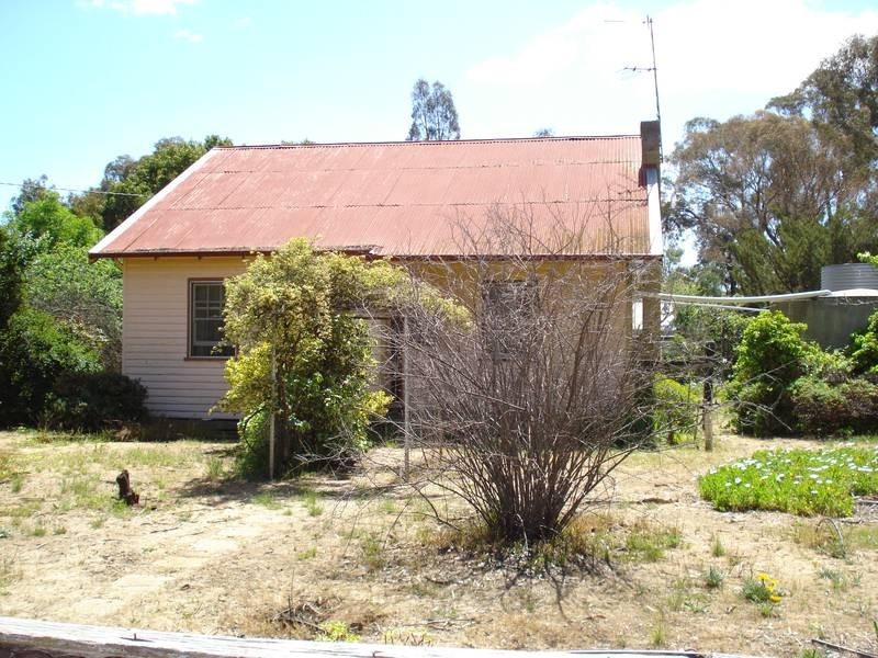 61 MAIN ROAD, Bealiba VIC 3475