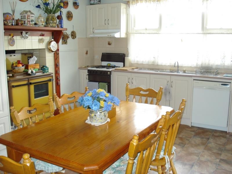 87 High Street, Avoca VIC 3467